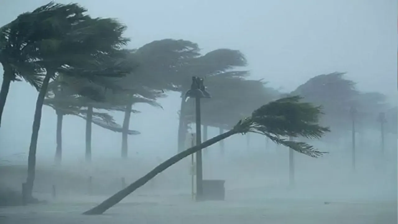 দুপুরের মধ্যে ৬০ কিমি বেগে ঝড়ের পূর্বাভাস