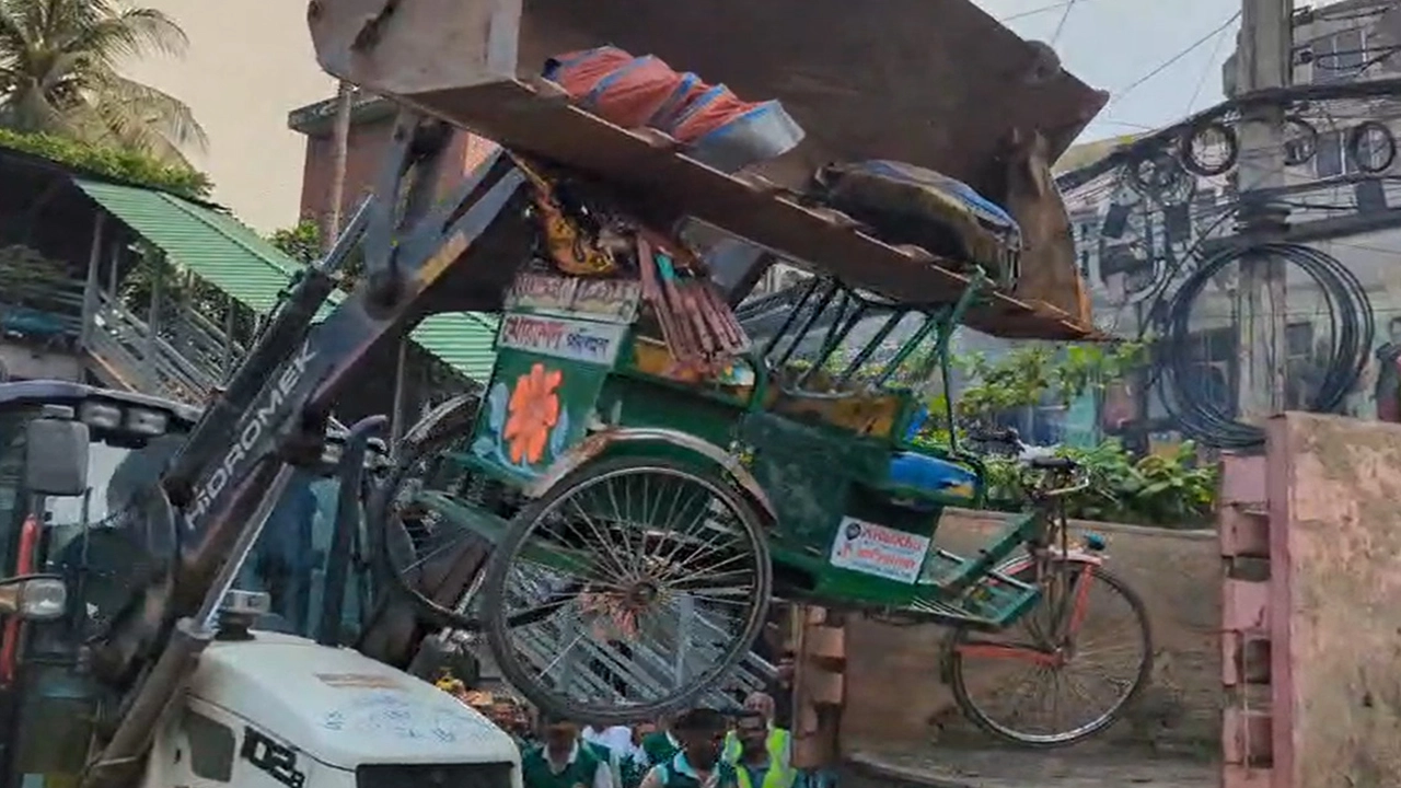 ক্ষতিপূরণ পাচ্ছেন ব্যাটারিচালিত অটোরিকশাচালকরা