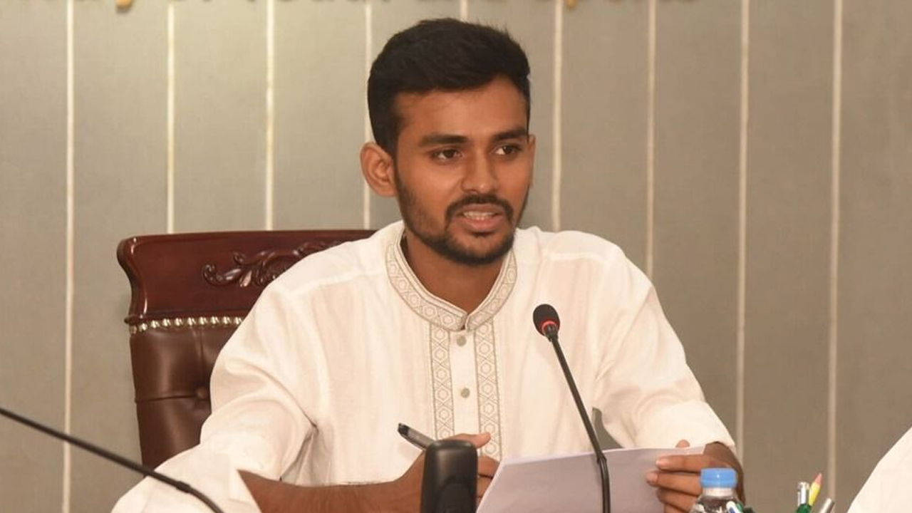 “কুমির ডেকে আনার পর নিজেরাই তার শিকার হচ্ছেন!”