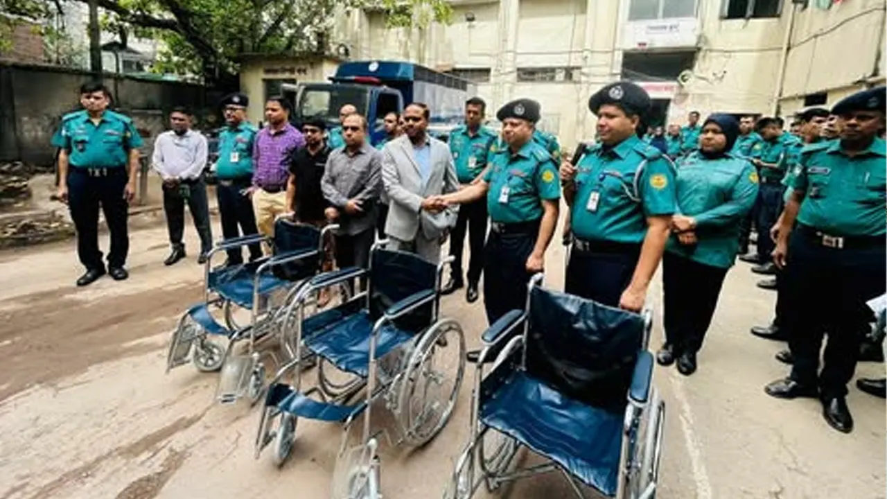 অসুস্থ আসামিদের জন্য আদালতে হুইলচেয়ার ব্যবস্থা নিশ্চিত
