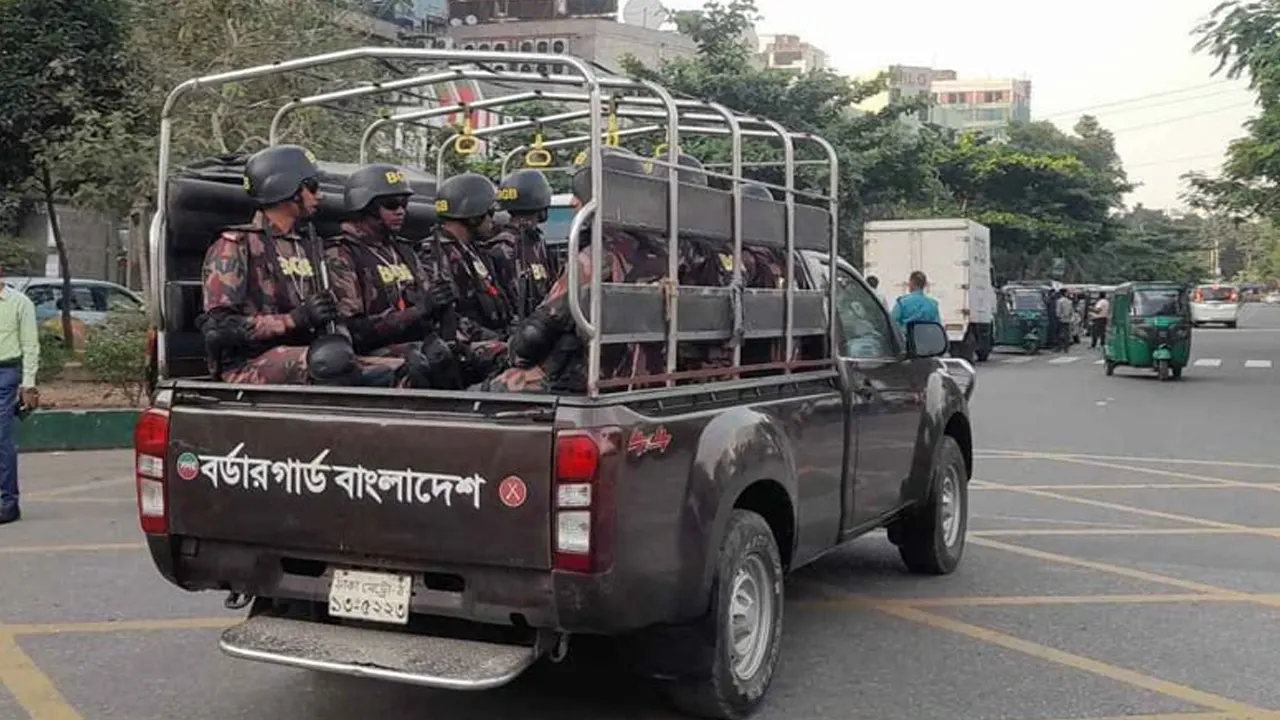বিধ্বস্ত প্রশিক্ষণ বিমান উদ্ধারে সেনাবাহিনী ও বিজিবি মোতায়েন