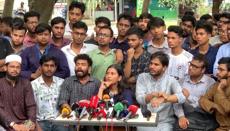 রাকসু নির্বাচন স্থগিতের দাবি প্রার্থীদের: অস্থির ক্যাম্পাসে সুষ্ঠু নির্বাচন সম্ভব নয়