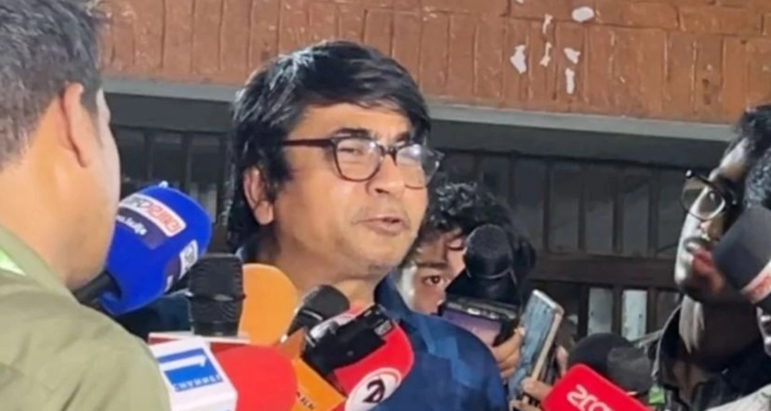জাকসু নির্বাচন কমিশনারের পদত্যাগ