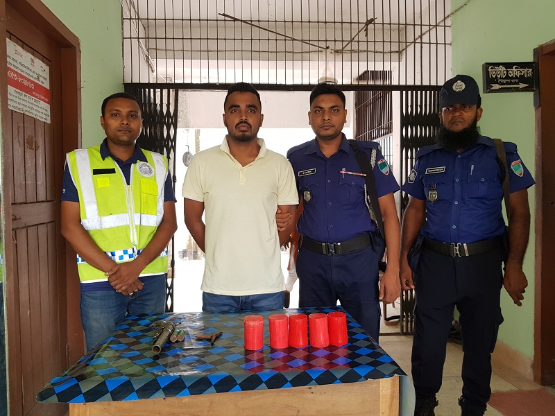 ঝিনাইদহের শৈলকুপায় অস্ত্র ও গুলিসহ একজন আটক
