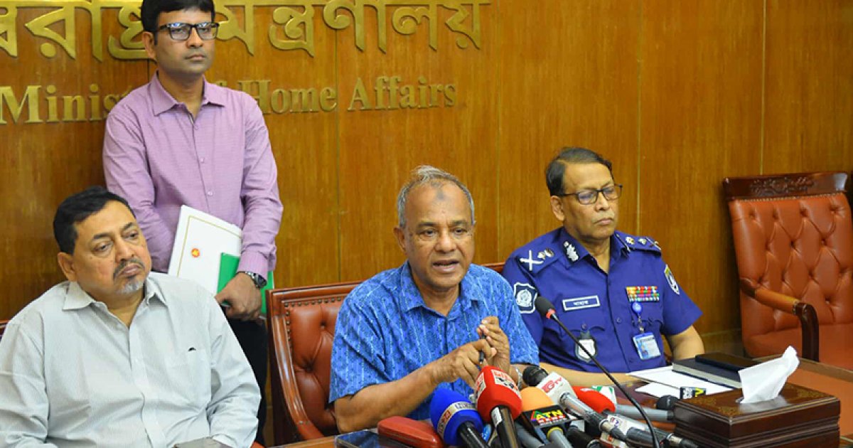 ফরিদপুরে অবরোধকারীরা আজকের মধ্যে সড়ক না ছাড়লে ব্যবস্থা: স্বরাষ্ট্র উপদেষ্টা