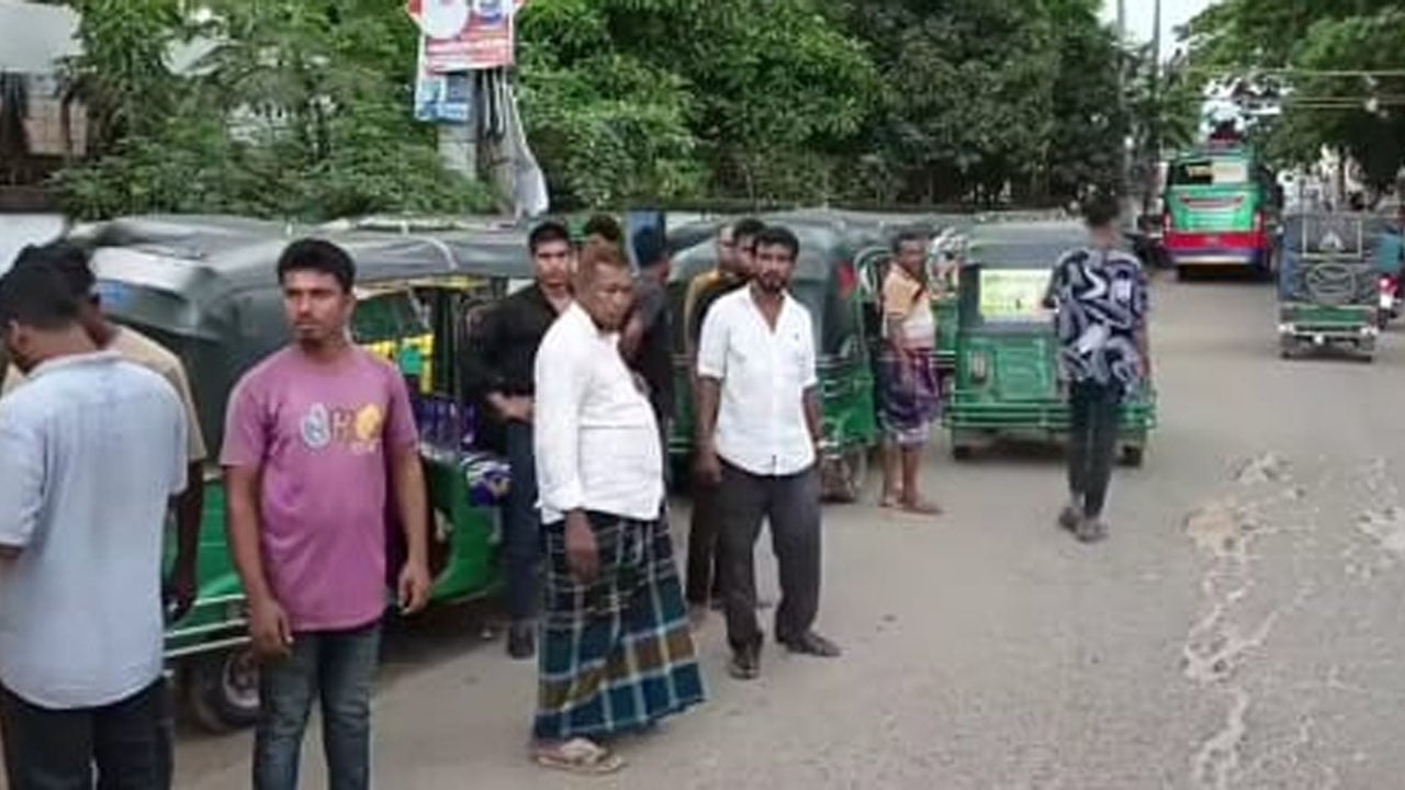 সিএনজি স্ট্যান্ডে চাঁদা তুলতে গিয়ে গণধোলাইয়ের শিকার বিএনপি নেতা