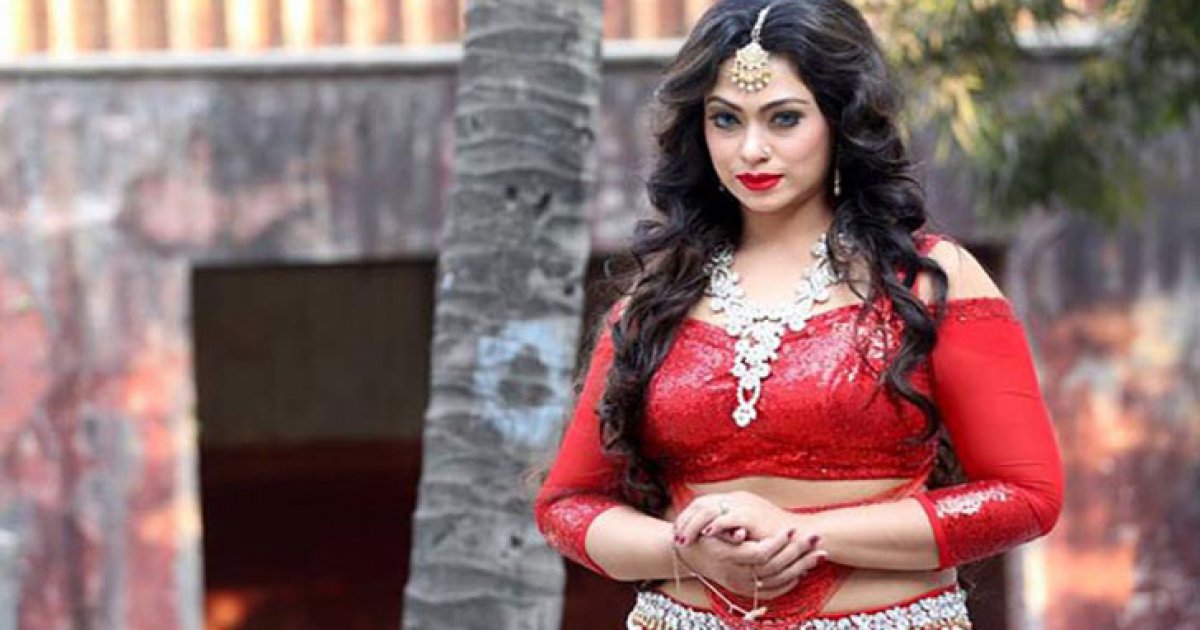 নির্মাতাদের কাছে ক্ষমা চাইলেন পপি!