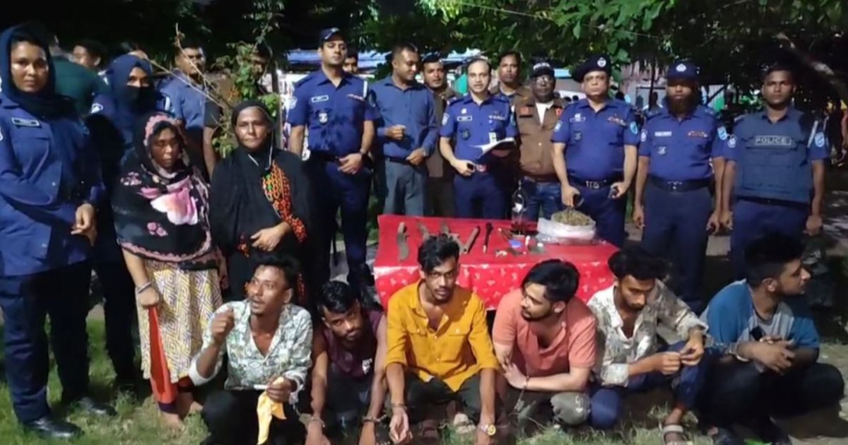 নারায়ণগঞ্জের জিমখানায় যৌথ বাহিনীর অভিযান, আটক ২৪