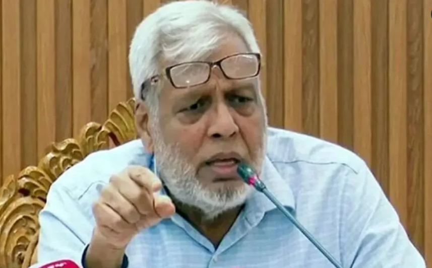 উপহারের দামি ঘড়ি জমা দিলেন তোষাখানায়, আইপ্যাড ফিরিয়ে দিলেন উপদেষ্টা ফাওজুল কবির