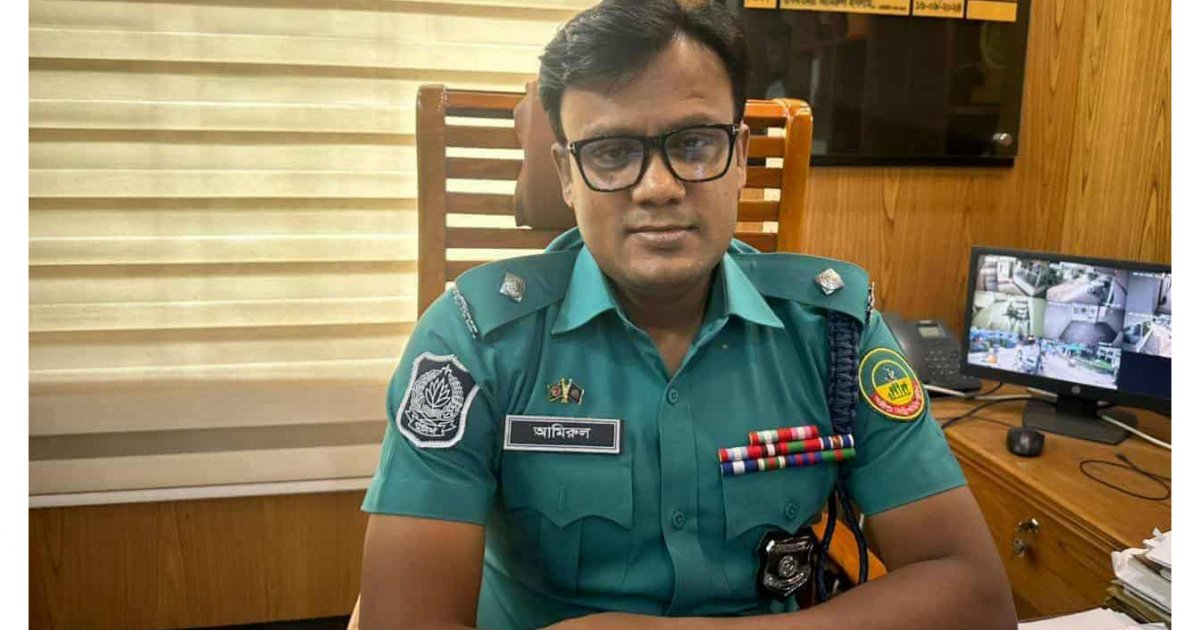 ‘স্বাধীনতাবিরোধীদের রাজনীতি করার অধিকার আছে কিনা?’ মন্তব্যের পর ওসি প্রত্যাহার