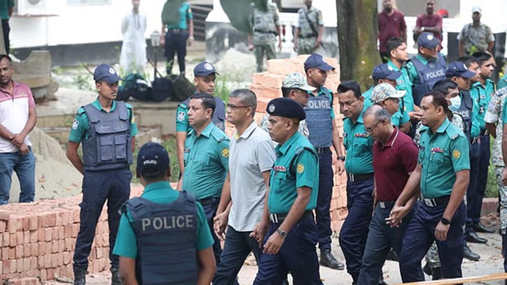 গুম-খুনের মামলায় ১৫ সেনা কর্মকর্তাকে কারাগারে পাঠানোর নির্দেশ ট্রাইব্যুনালের