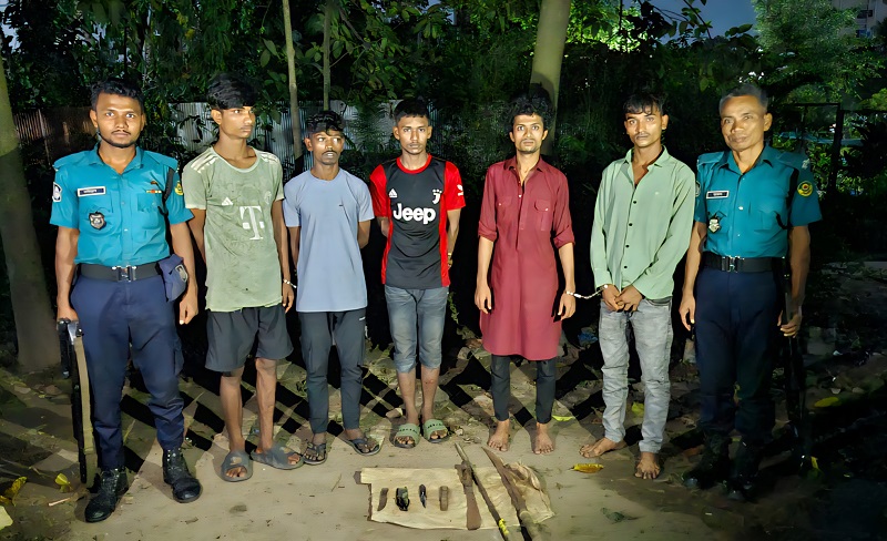 ডাকাতির আগেই দেশীয় অস্ত্রসহ পুলিশের হাতে আটক ৫