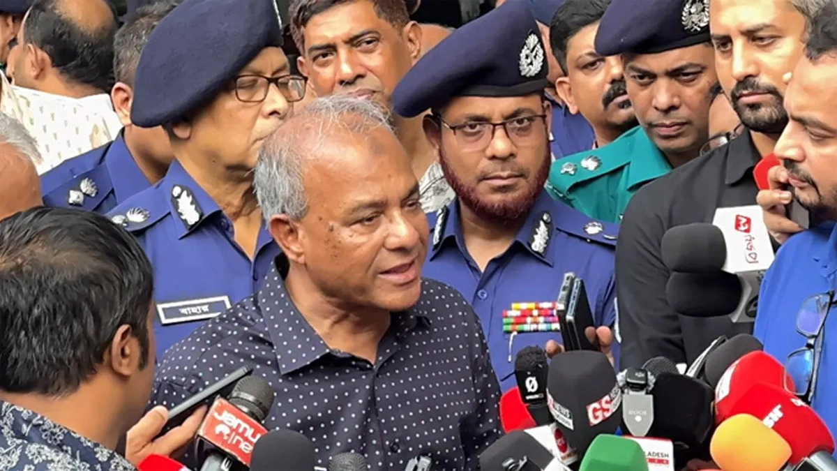কার্গো ভিলেজের আগুনের ঘটনা তদন্তে আসছে চার দেশের বিশেষজ্ঞ টিম: স্বরাষ্ট্র উপদেষ্টা