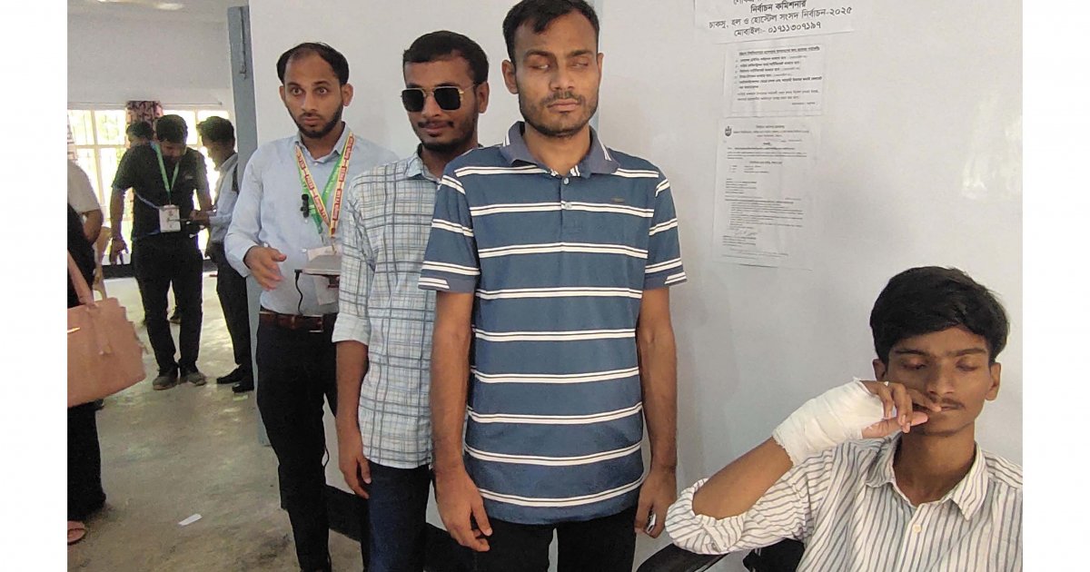 ব্রেইল ব্যালট না থাকায় দৃষ্টি প্রতিবন্ধী ভোটারদের উদ্বেগ