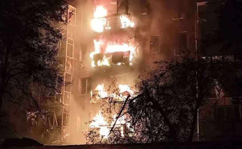 এক রাতে সাড়ে ৩০০ ড্রোন-ক্ষেপণাস্ত্র দিয়ে ইউক্রেনে রাশিয়ার হামলা