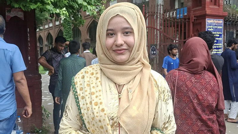 আমাদের ভয় দেখিয়ে শয়তান নিজেই পালিয়ে যায়: অগ্নিসংযোগের ঘটনায় বললেন রাফিয়া