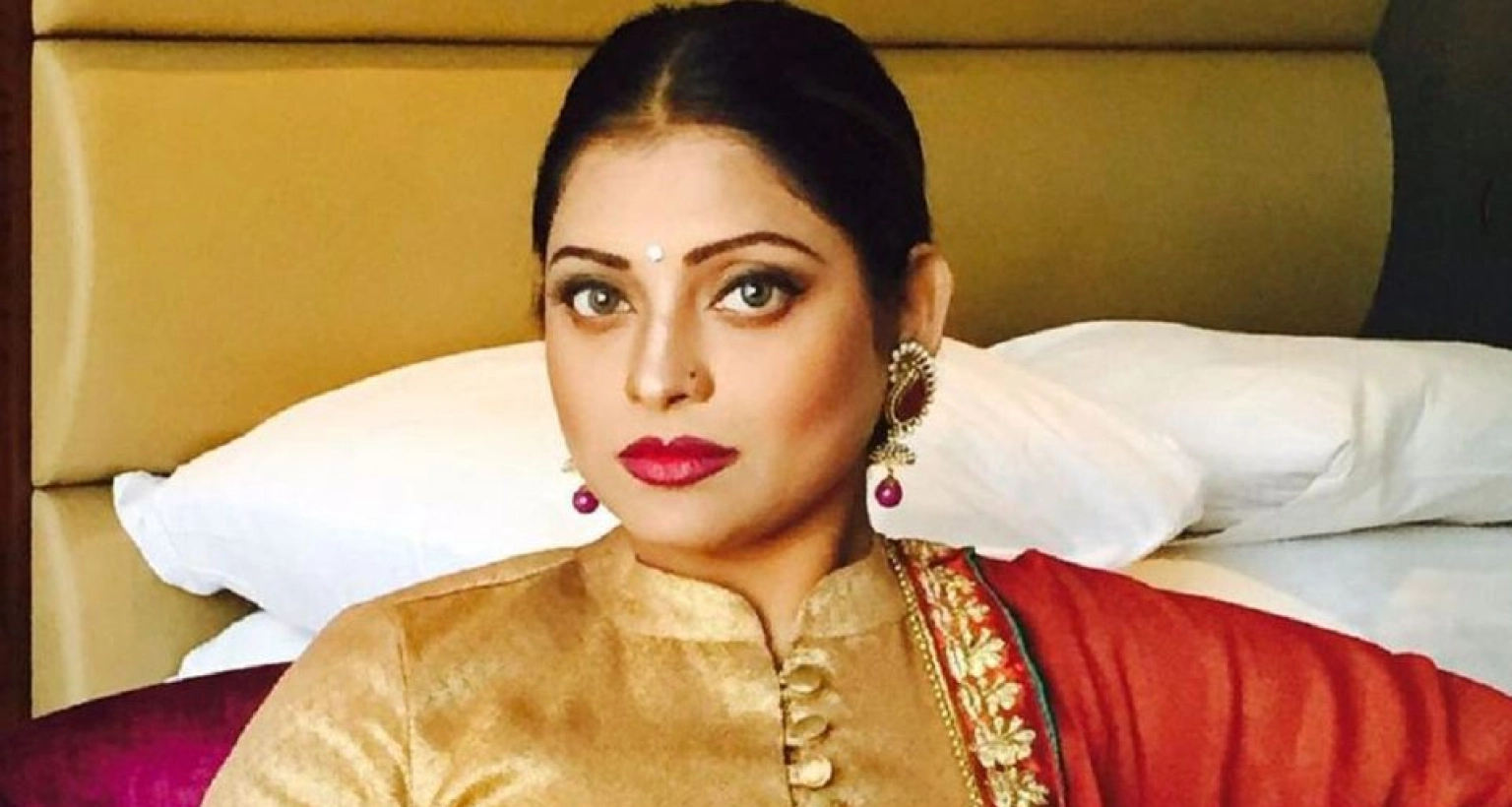 গয়না চুরির অপরাধে জনপ্রিয় অভিনেত্রী গ্রেফতার