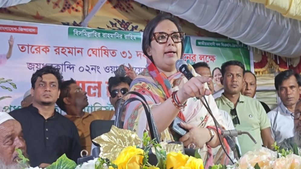 ‘জামায়াত নির্বাচন চায় না, সরকারের সঙ্গে থেকে সুবিধা নিতে চায়’: রুমিন ফারহানা