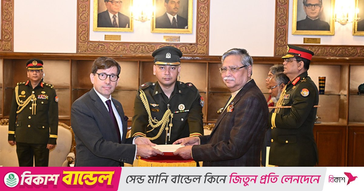 রাষ্ট্রপতির কাছে পরিচয়পত্র পেশ করলেন ফ্রান্সের রাষ্ট্রদূত