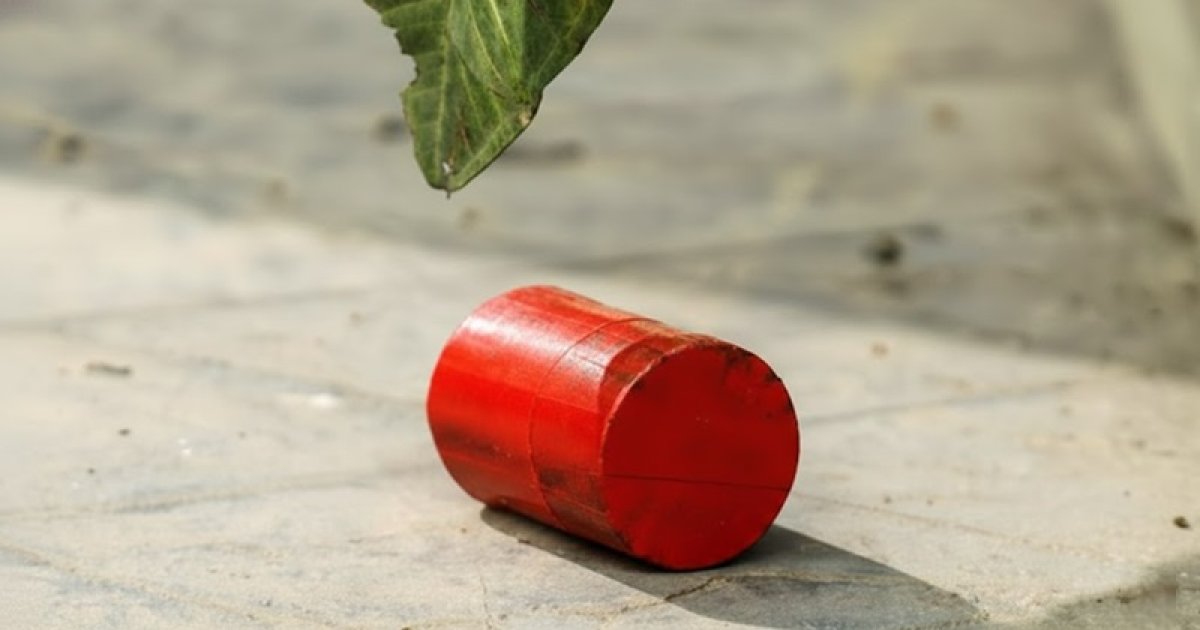 ইস্কাটনে ককটেল বিস্ফোরণে পথচারী আহত