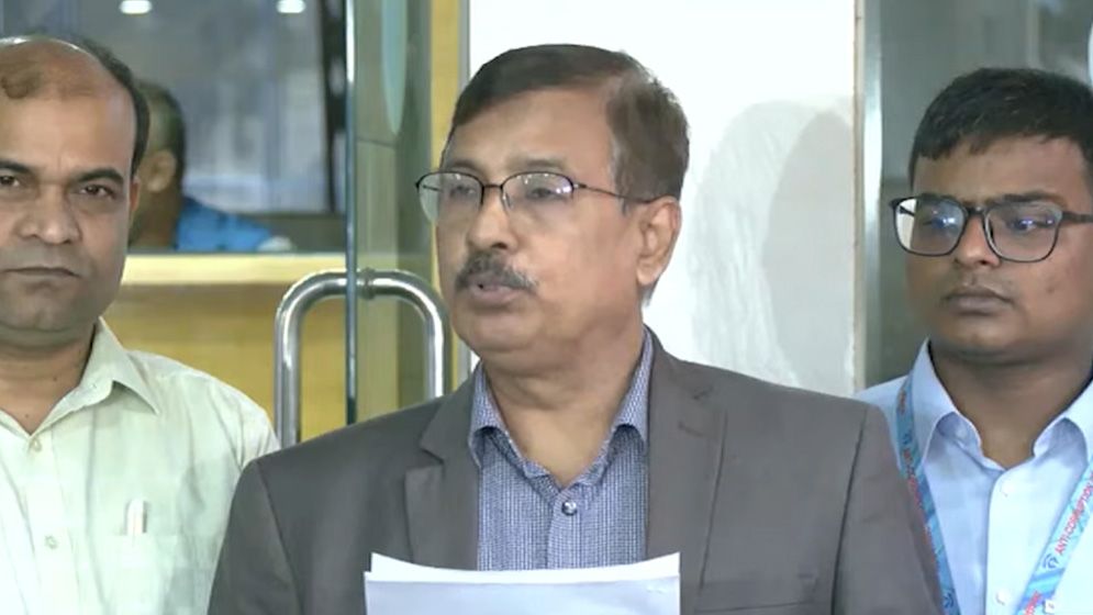 শেখ হাসিনার লকারে পাওয়া স্বর্ণের বৈধতা যাচাই করা হচ্ছে: দুদক মহাপরিচালক