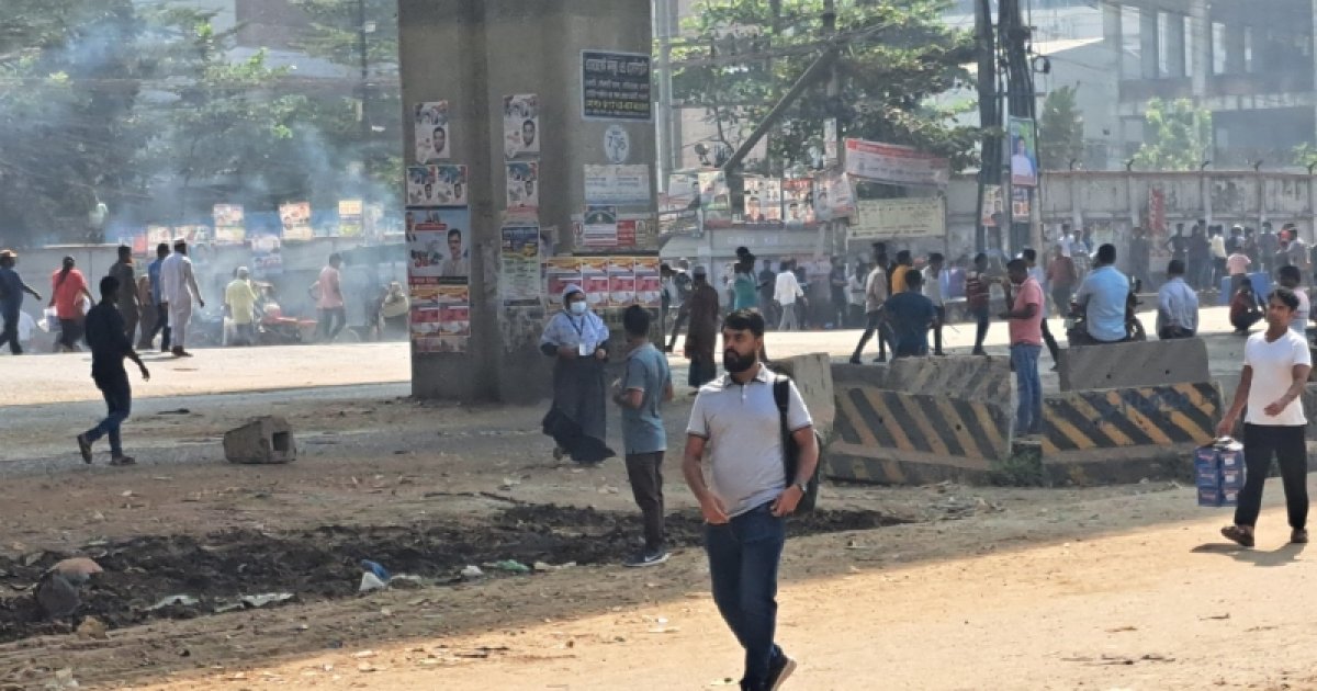 সাভারে ৪ কারখানার শ্রমিকদের বিক্ষোভ, টিয়ারশেল-জলকামান নিক্ষেপ