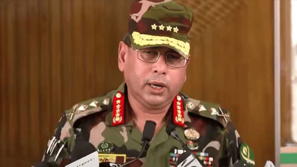 দেশের অর্ধেক নারী, তাদের বাদ দিয়ে উন্নয়নের চিন্তা করা ভুল: সেনাপ্রধান