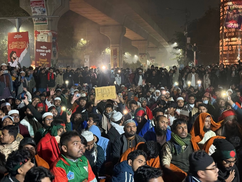 শহীদ হাদি চত্বরে হাজার হাজার মানুষ, অথচ কোনো মিডিয়া নেই!