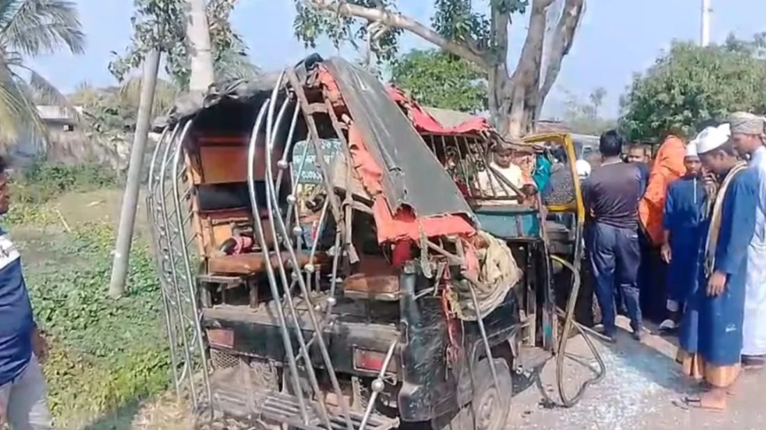 সাতক্ষীরায় মাহিন্দ্রা উল্টে পড়ে মা ও পুত্র নিহত