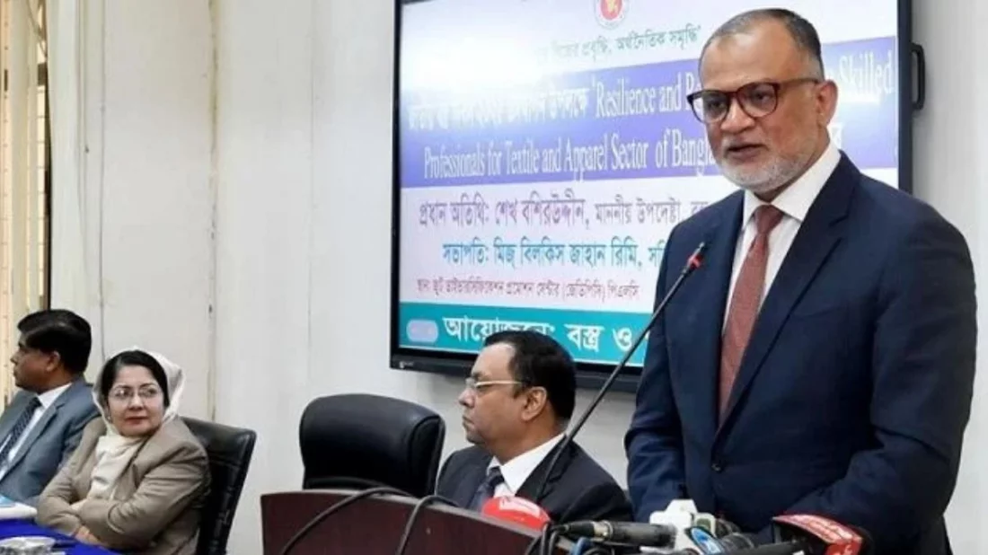 বস্ত্রখাতে কোনো ভুল সিদ্ধান্ত না নিয়ে ১০০ বিলিয়ন ডলার রপ্তানি লক্ষ্যমাত্রা অর্জন করতে চান বাণিজ্য উপদেষ্টা