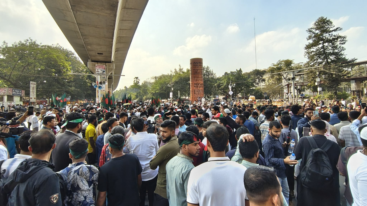 শাহবাগ থেকে ভারতীয় পণ্য বয়কটের ডাক
