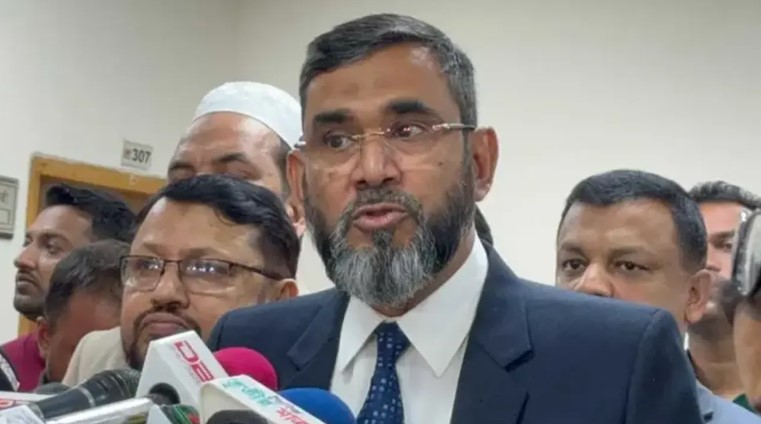 উপদেষ্টারা পদে থেকে ভোট করতে পারবেন না: ইসি সানাউল্লাহ