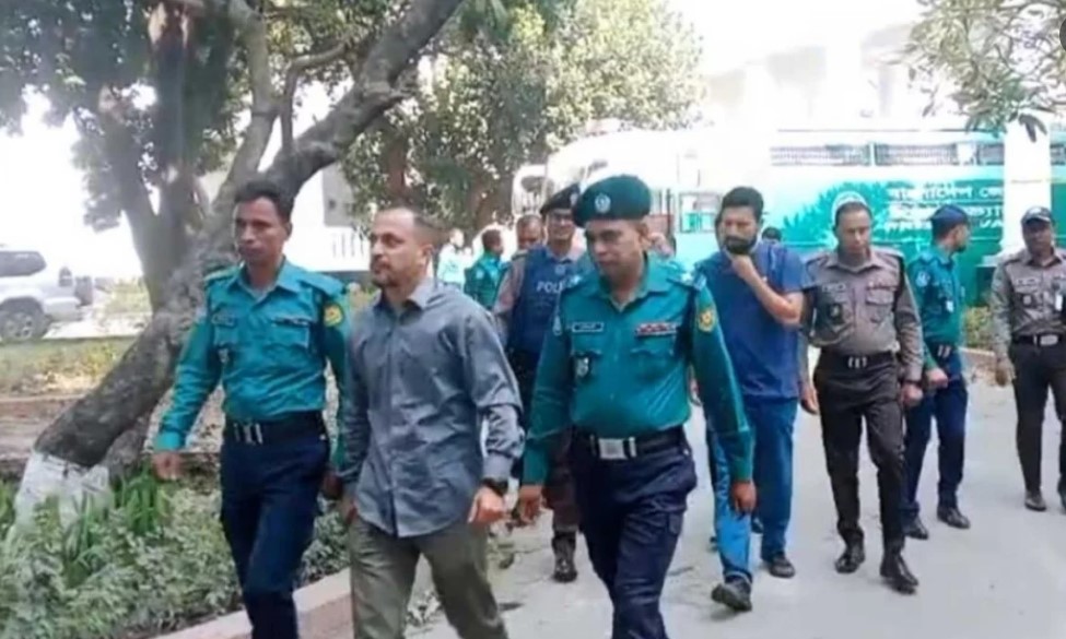 রামপুরায় ২৮ হত্যা: কড়া নিরাপত্তায় ট্রাইব্যুনালে দুই সেনা কর্মকর্তা
