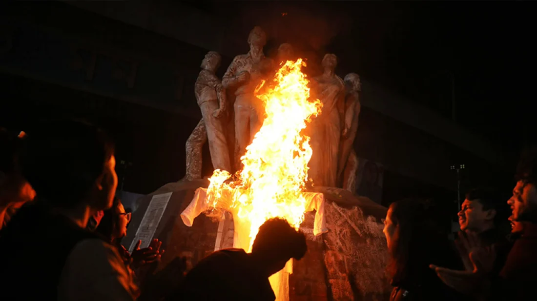 ডাকসু নিয়ে ‘কুরুচিপূর্ণ’ মন্তব্য করায় জামায়াত নেতার কুশপুত্তলিকা দাহ