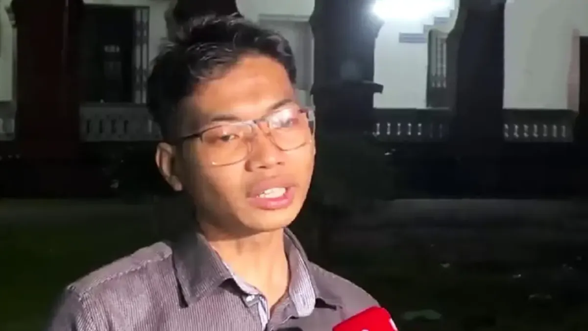 আমাদের শিক্ষার্থীরা মোবাইল মানিব্যাগ ও সাইকেল হারায়, মানা করলেও আসে: কিশোর-তরুণদের উঠবস বিতর্কে সর্বমিত্র