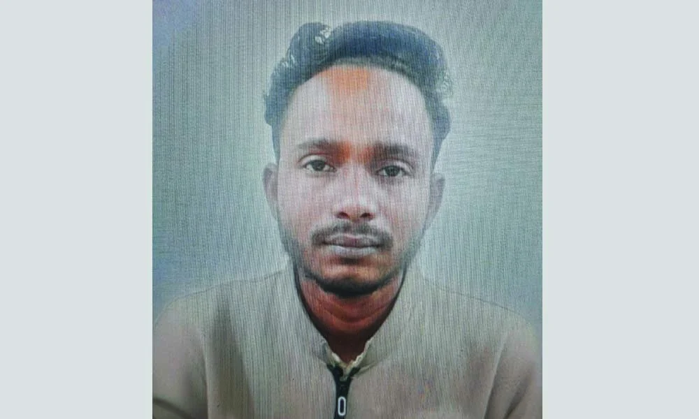 স্বামীকে খুঁজে পেতে ১০ হাজার টাকা পুরস্কার ঘোষণা করলেন স্ত্রী