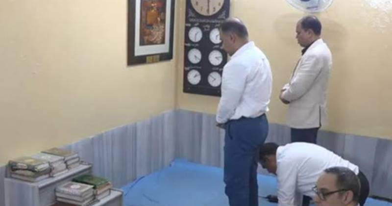 হযরত শাহজালাল (রহ.) এর মাজারে নফল নামাজ পড়ে জনগণের কল্যাণ কামনায় তারেক রহমান