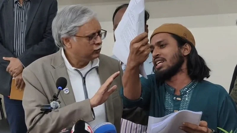 রাবিতে গণভোট বিষয়ক সভায় আওয়ামীপন্থি শিক্ষকদের উপস্থিতি নিয়ে হট্টগোল