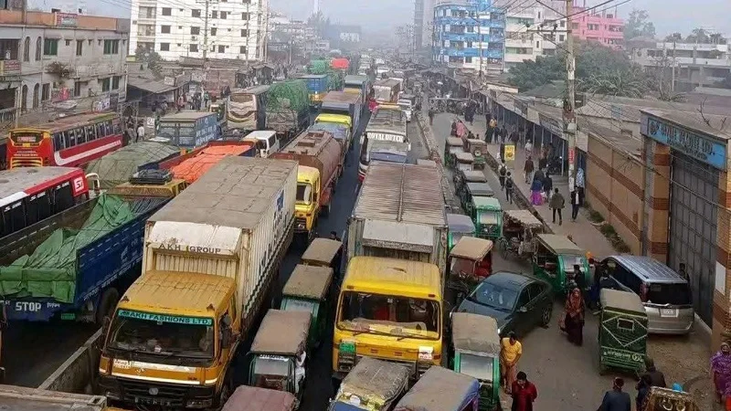 গাজীপুরে দুই মহাসড়কে ৫০ কিলোমিটার যানজট, ভাড়া তিনগুন