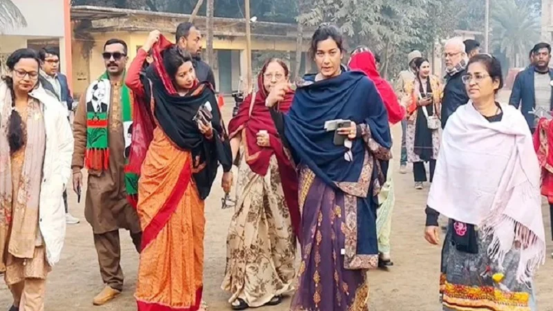 ২৫ বছর পর ভোট দিয়ে উচ্ছ্বাস প্রকাশ ফখরুল কন্যার