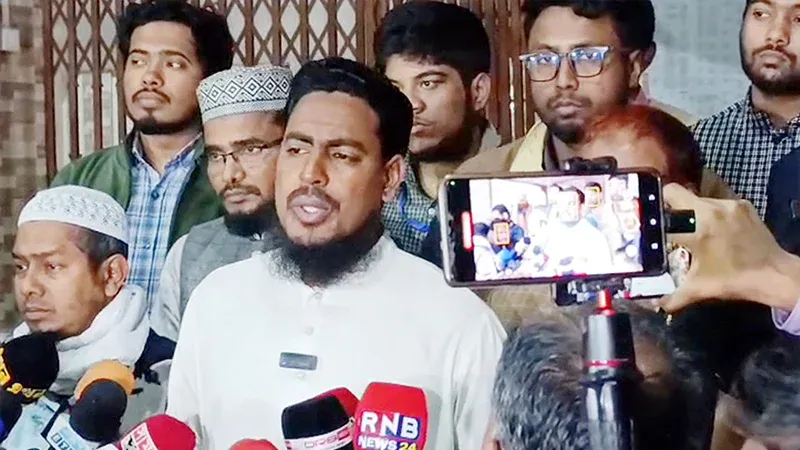 মাইকে ঘোষণা দিয়ে এনসিপি নেতাকর্মীদের ধরে ধরে আক্রমণ করা হচ্ছে: আখতার