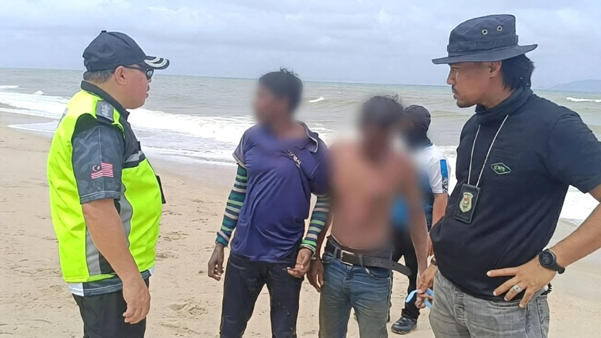 ইমিগ্রেশন কর্মকর্তাদের ভয়ে সমুদ্রে ঝাঁপ দুই বাংলাদেশির