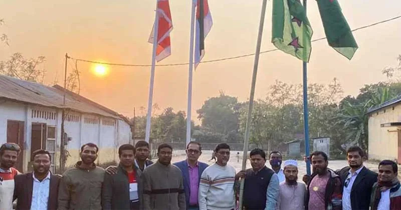 ‘জয় বাংলা’ স্লোগানে খুলল নিষিদ্ধ আ. লীগ কার্যালয়, উঠল দলীয় পতাকা
