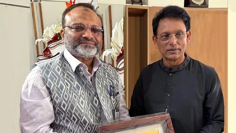 শিক্ষামন্ত্রীর সঙ্গে ঢাবি উপাচার্যের সৌজন্য সাক্ষাৎ
