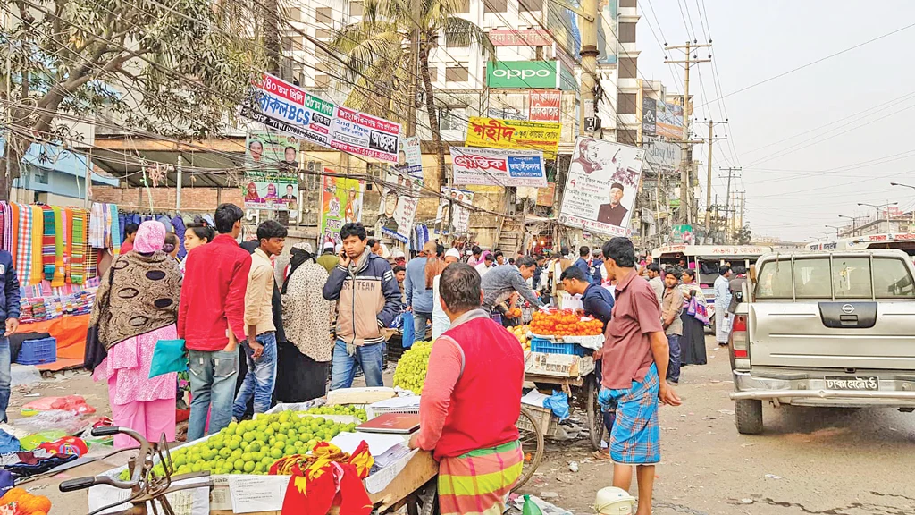 ফুটপাতের দোকান থেকে দিনে লাখ টাকার চাঁদা