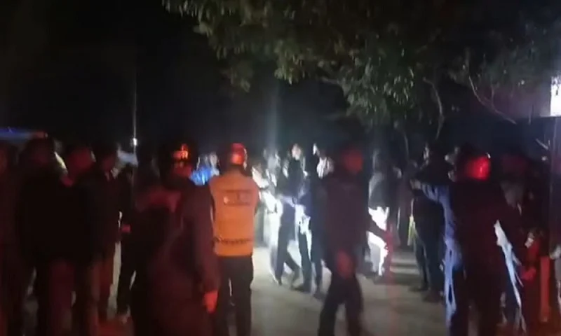 হুমকির প্রতিবাদ করতে গিয়ে ‘জনরোষ’র শিকার শিবির নেতা, উদ্ধার করল পুলিশ