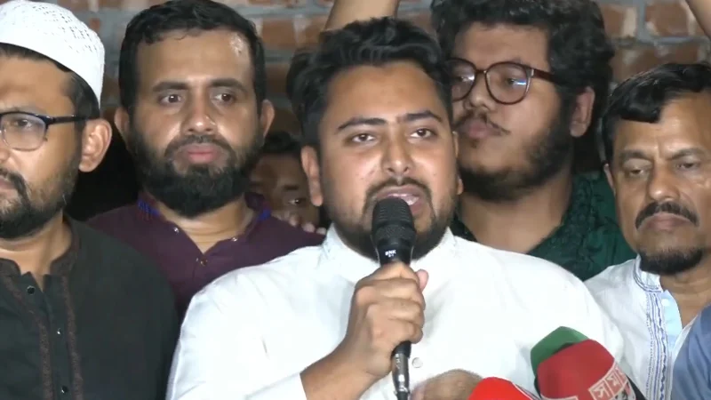 রাষ্ট্রপতিকে নিয়মতান্ত্রিক উপায়ে সরানোর প্রক্রিয়া শুরু করা উচিত: নাহিদ ইসলাম