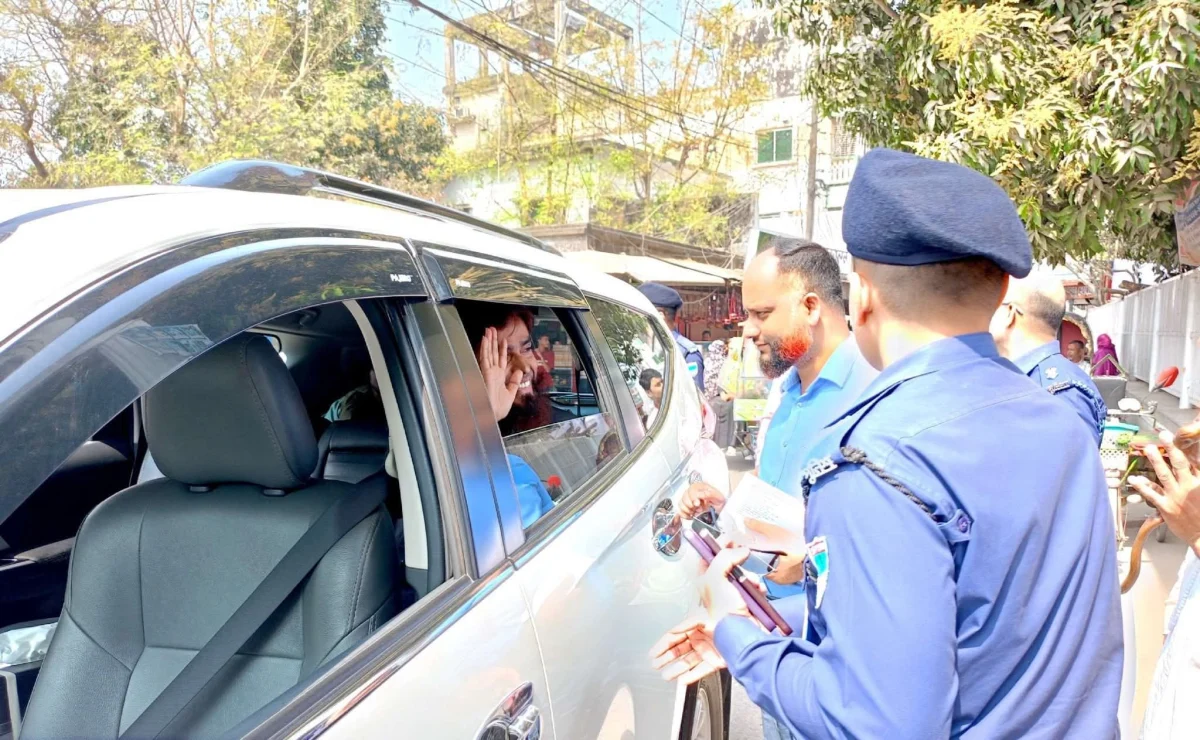অশ্রুসিক্ত নয়নে কুষ্টিয়া ছাড়লেন জেলা প্রশাসক মো. ইকবাল হোসেন