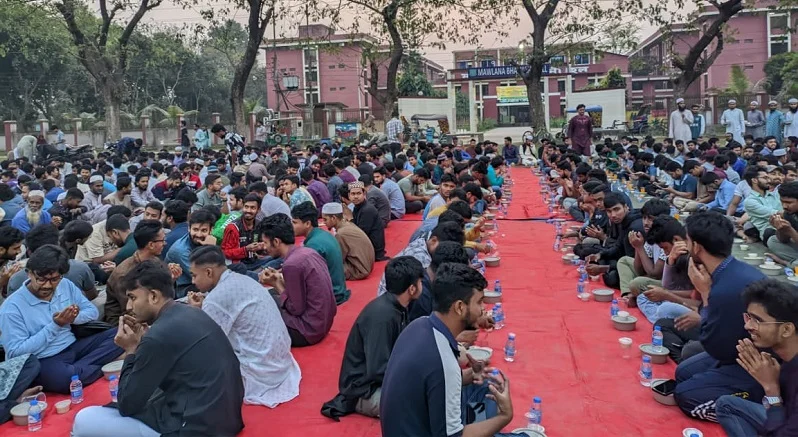 সাত শতা‌ধিক শিক্ষার্থী নিয়ে বাকৃবি ছাত্রদলের গণ ইফতার