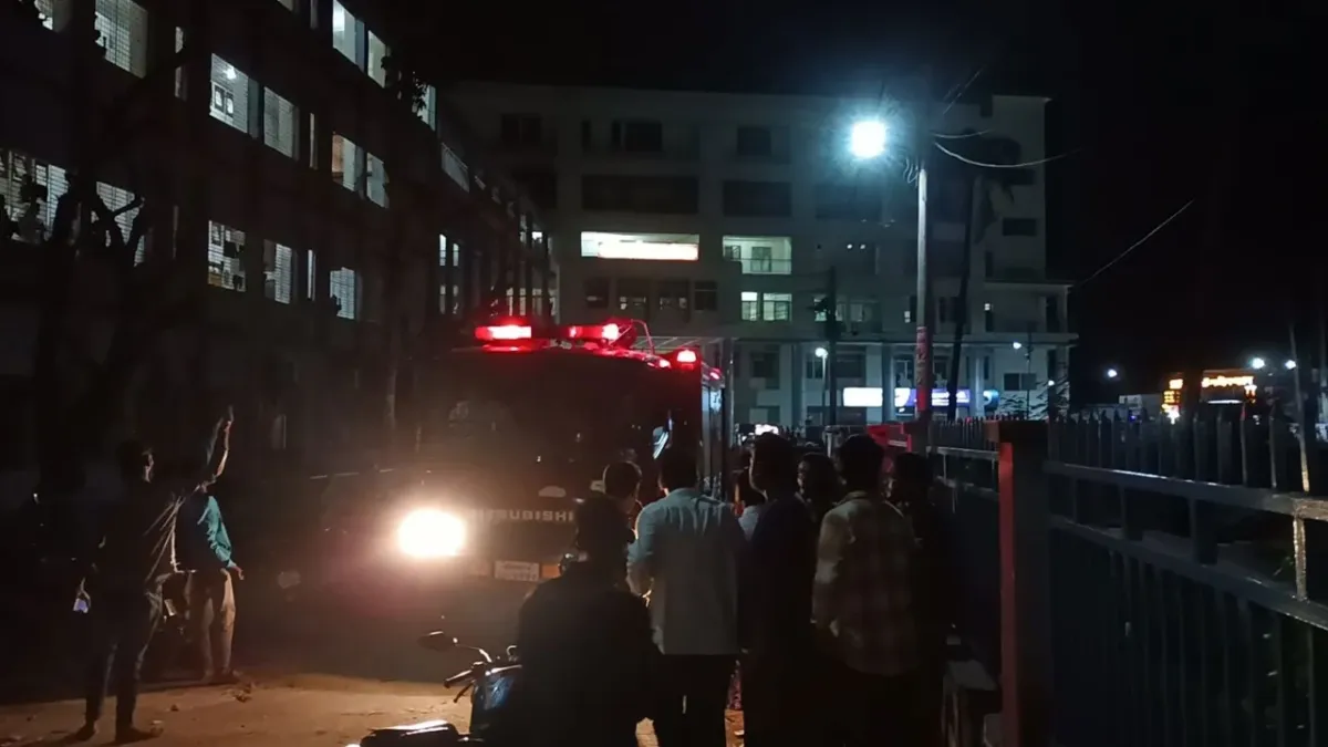 শের–ই–বাংলা মেডিকেলে আগুন, অক্সিজেন সংকটে ২ রোগীর মৃত্যু